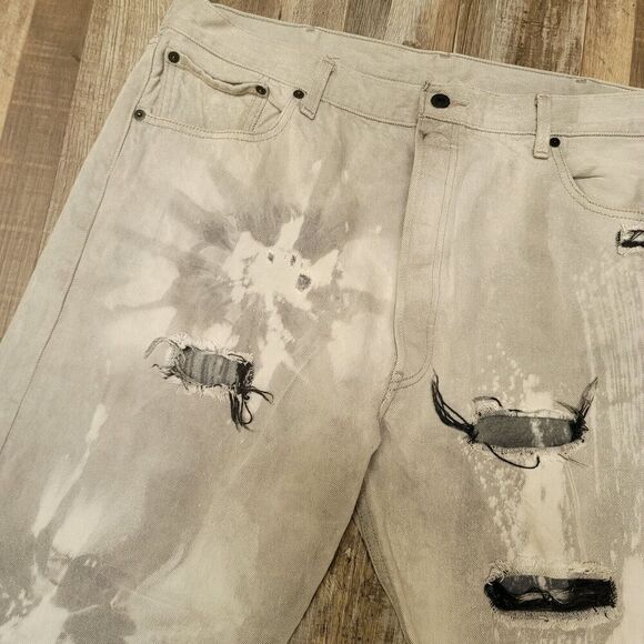 Levis Mens 501 Straight Leg Jeans 42x30 Gray Black Button Fly Distressed - Picture 4 of 7